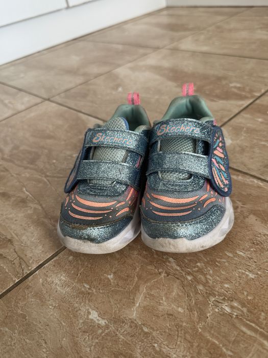 Маратонки на Skechers размер 24