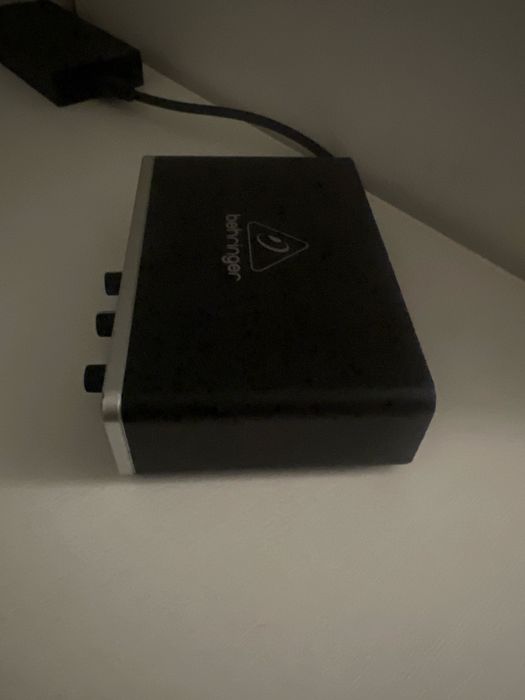Behringer UMC22 аудиоинтерфейс / звуковая карта