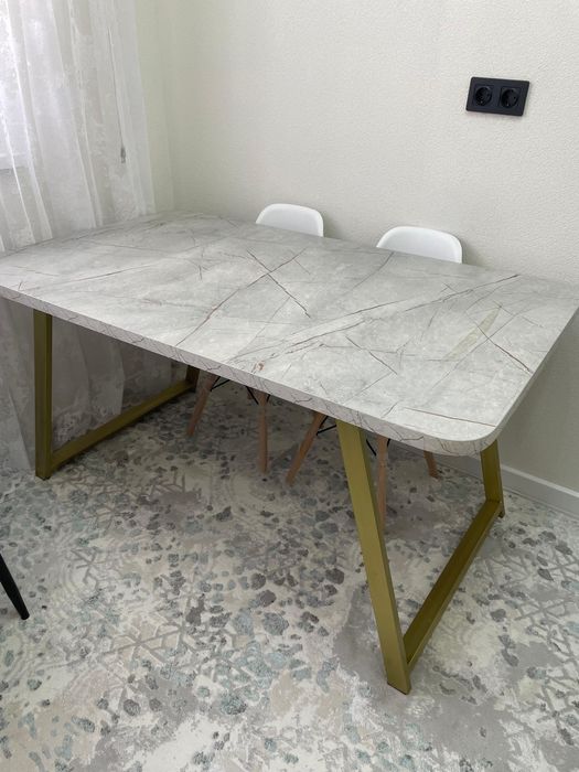 Стол, без стульев