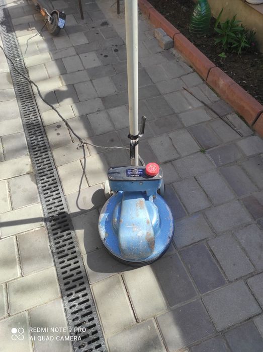 Mașina de șlefuit.