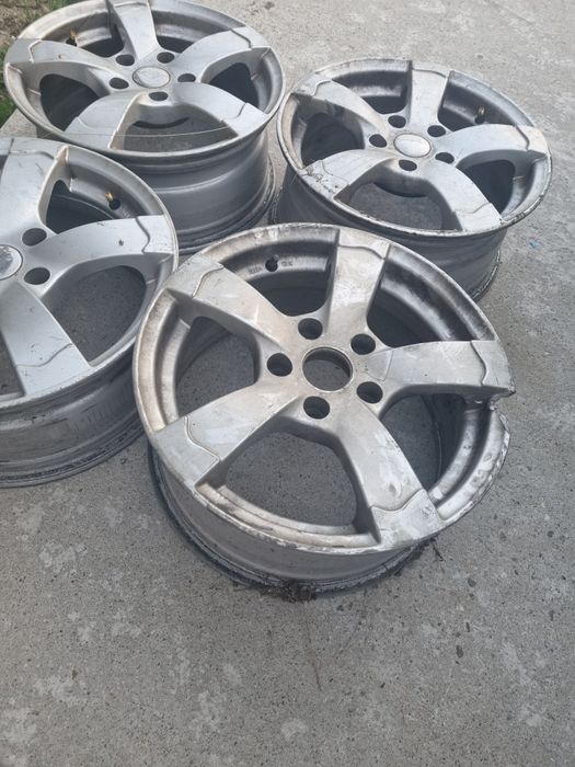 Vând jante pe 16