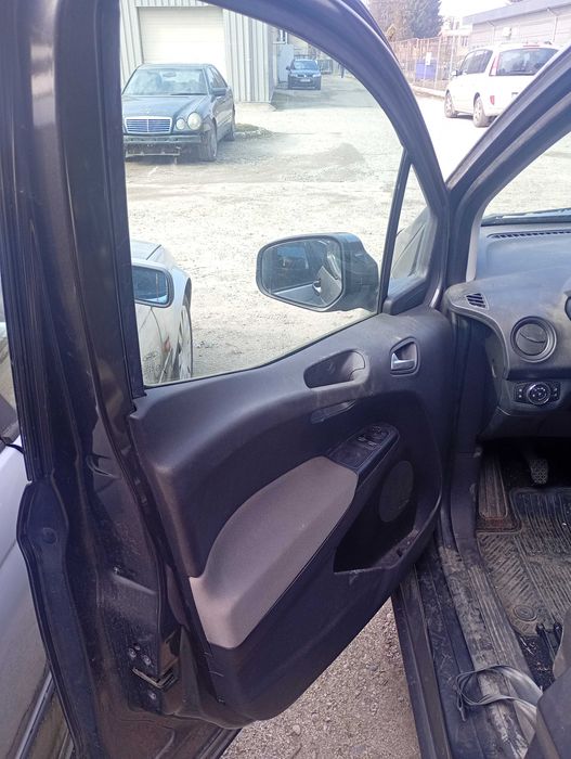 Usa Ford Tourneo Courier 2018. / 3 Fotografii.