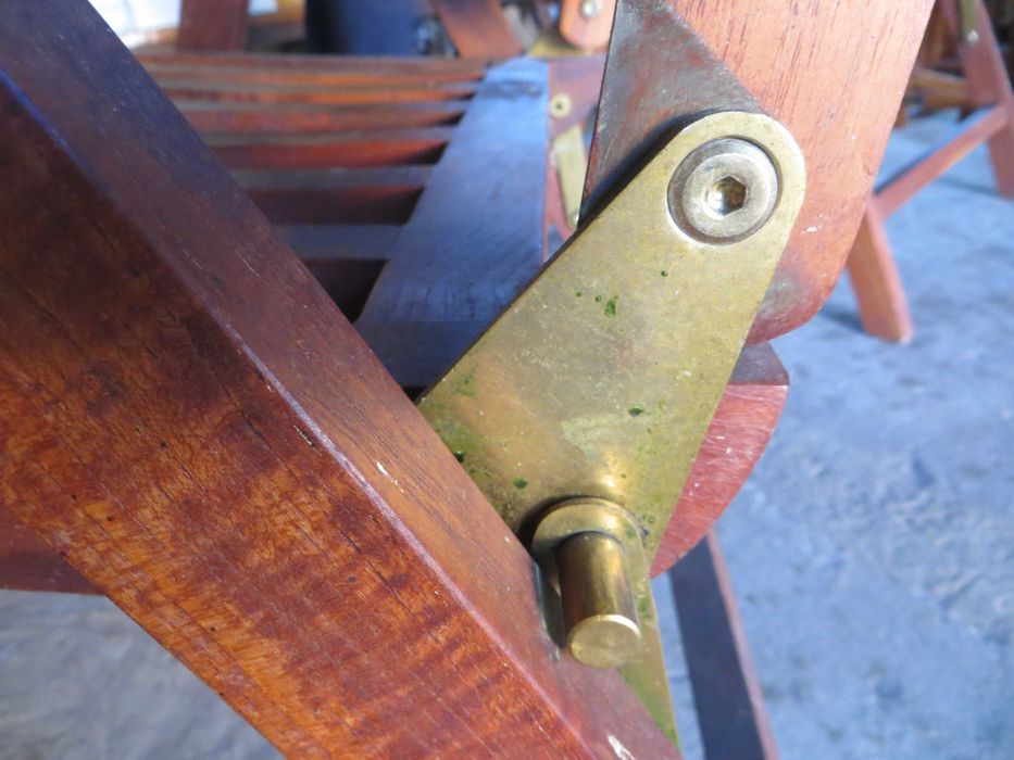 Сгъваеми дървени градински столове