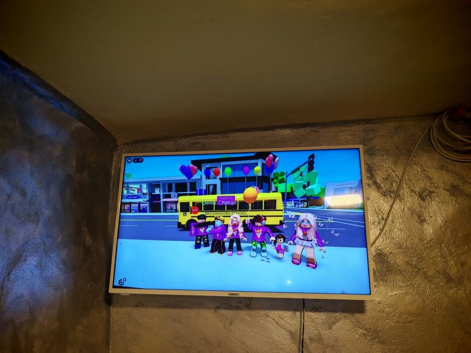 Vând televizor Smart TV poți să te conectezi la Wi Fi