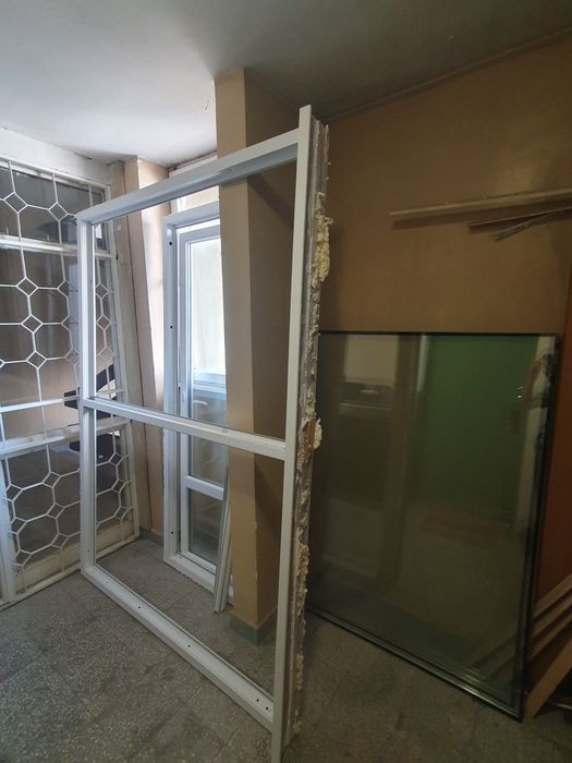 PVC дограма - прозорец (164х222) и врата (75х222)