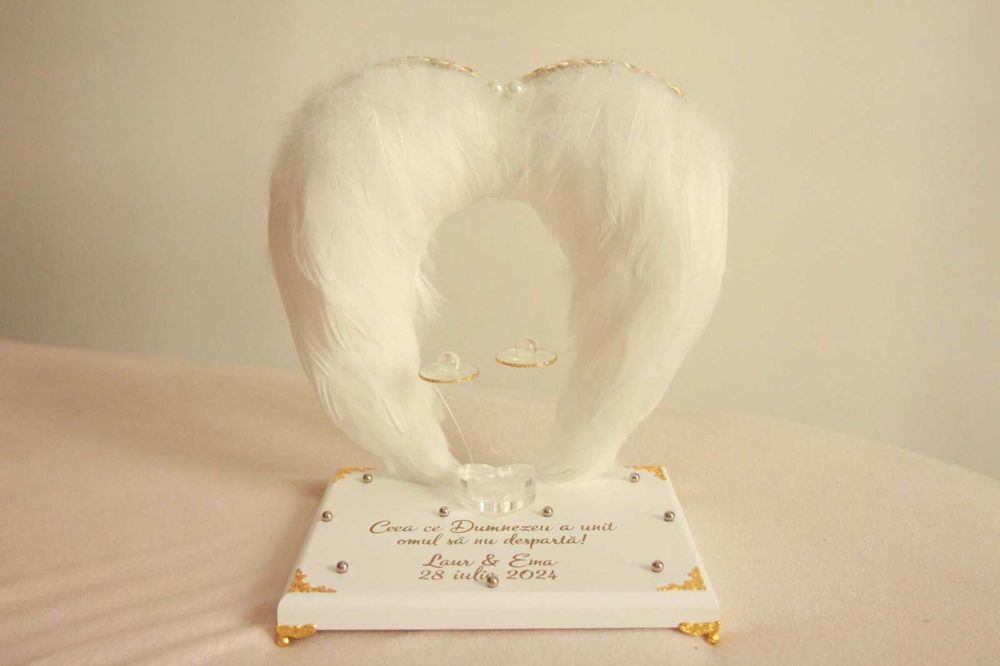 Suport de verighete cu pene