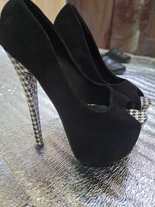 Туфли на высоком каблуке