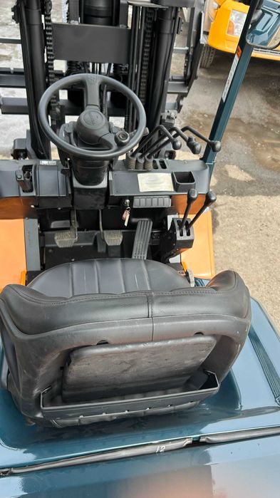 Вилочный погрузчик (кара)