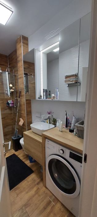 Persoana fizica vand  apartament 3 camere pret negociabil!