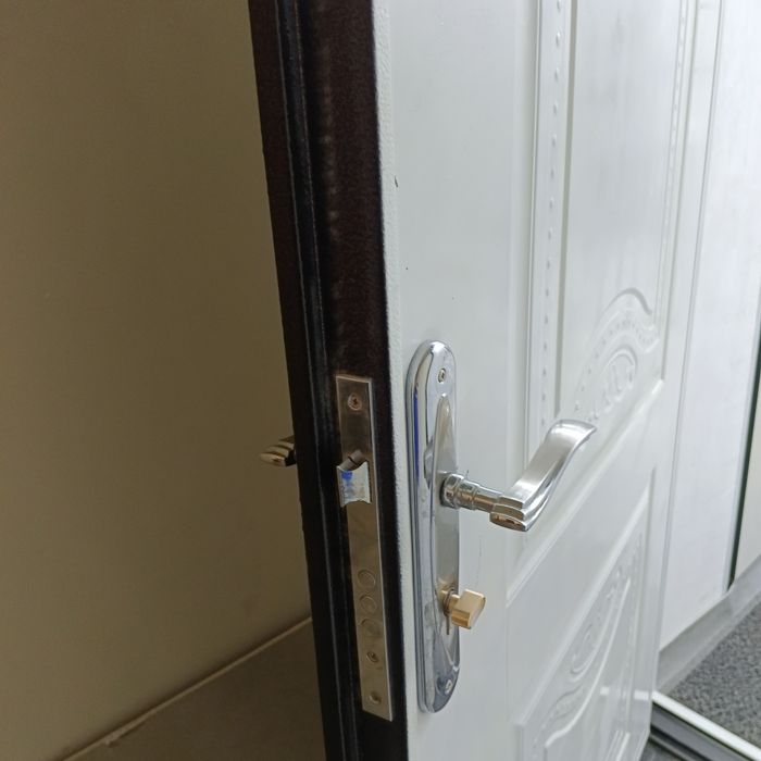 Темир эшик сотилaди .