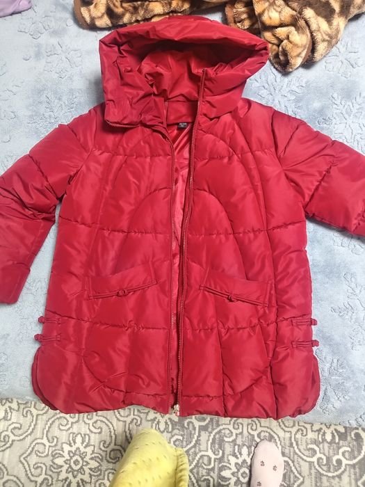 Сросно продам куртки женские