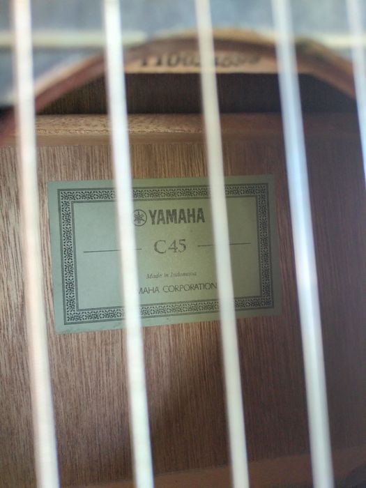 Продам гитару ямаха с45