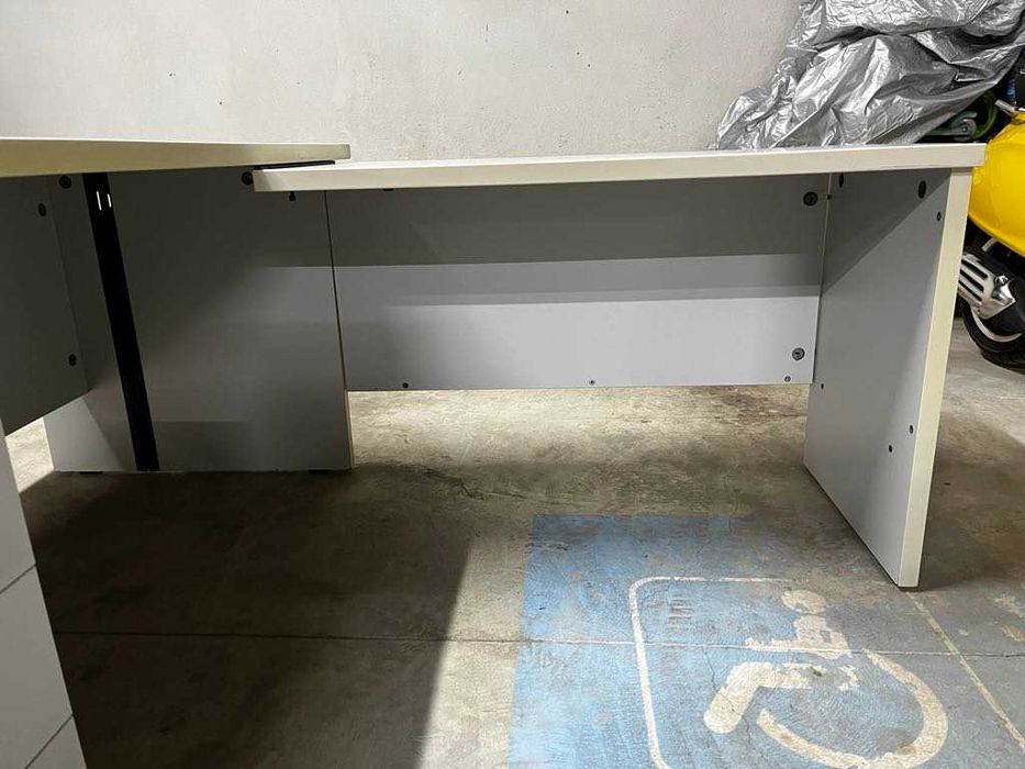 Ъглово  Офис Бюро