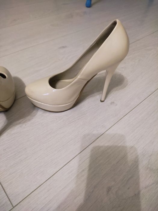 Женские лакированные туфли