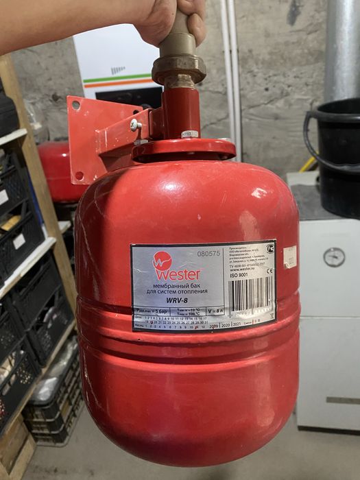 Мембранный вакуумный бак для систем отопления
