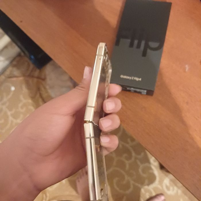 Samsung galaxy z flip 4