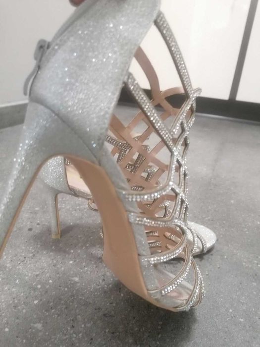 Официални сандали за специални поводи