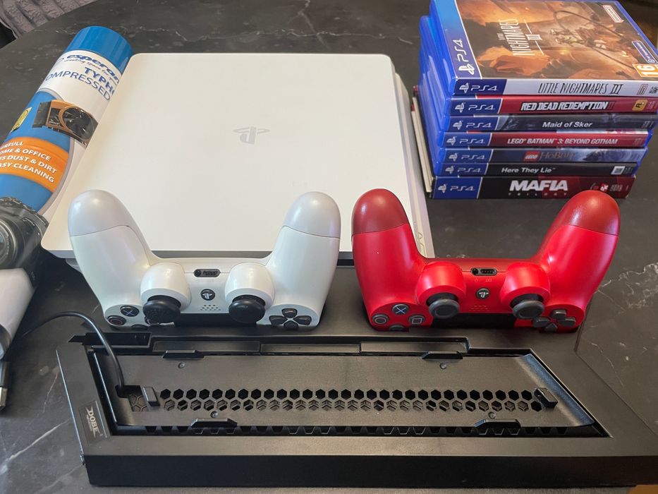 Playstation 4 Slim 1TB и игри