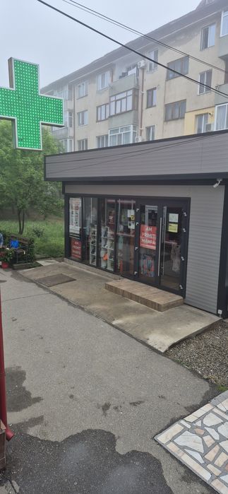 Închiriez spatiu comercial