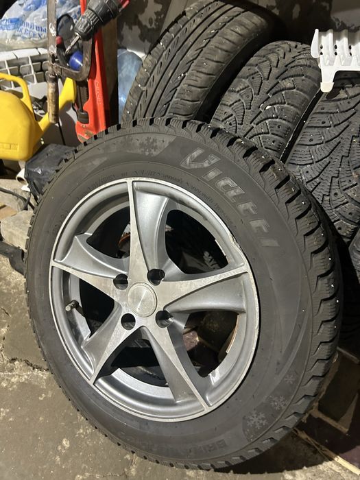 Зимние колесо с шипами