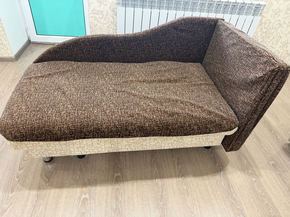 Отдам диван за коробку раффаэло
