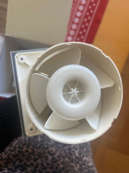 Продавам Вентилатор за баня Cata E-100