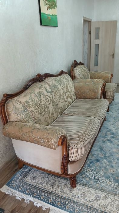 Диван с креслом в гостинную