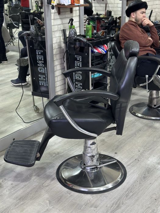 Sartaroshlar uchun kreslo sotiladi