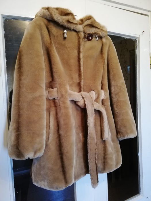 Продам шубу 48 размер