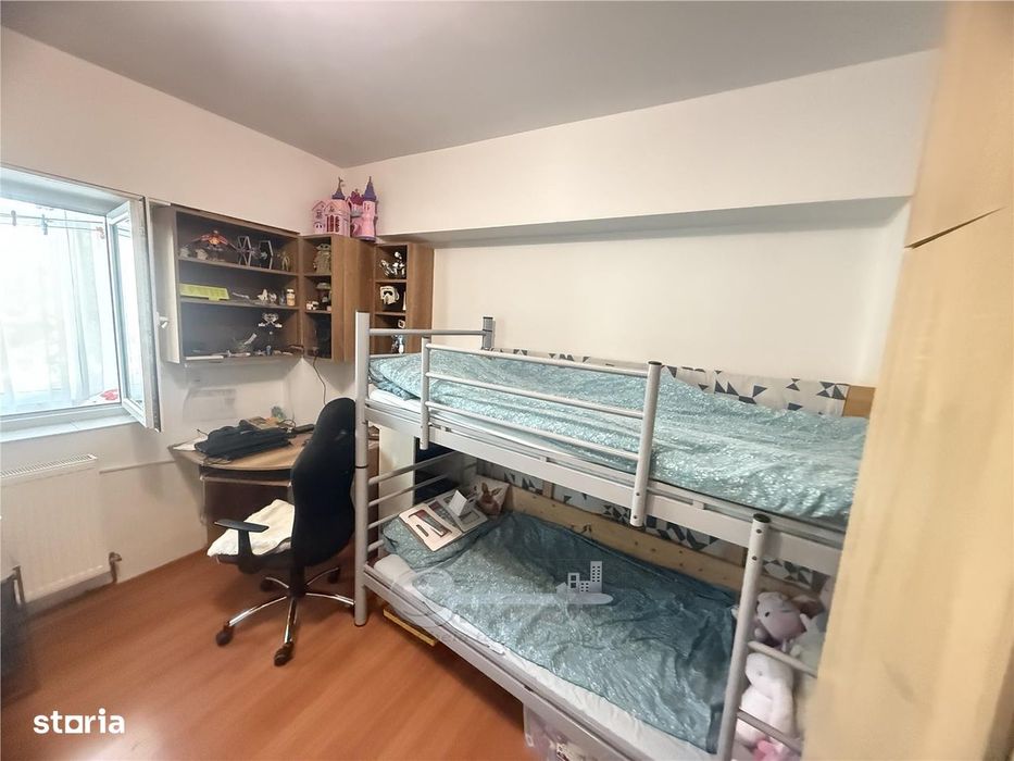 2 Cam Galata Bulevard, Et 1, Decomandat,  2 Balcoane