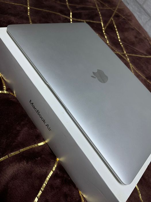 Продам макбука 13