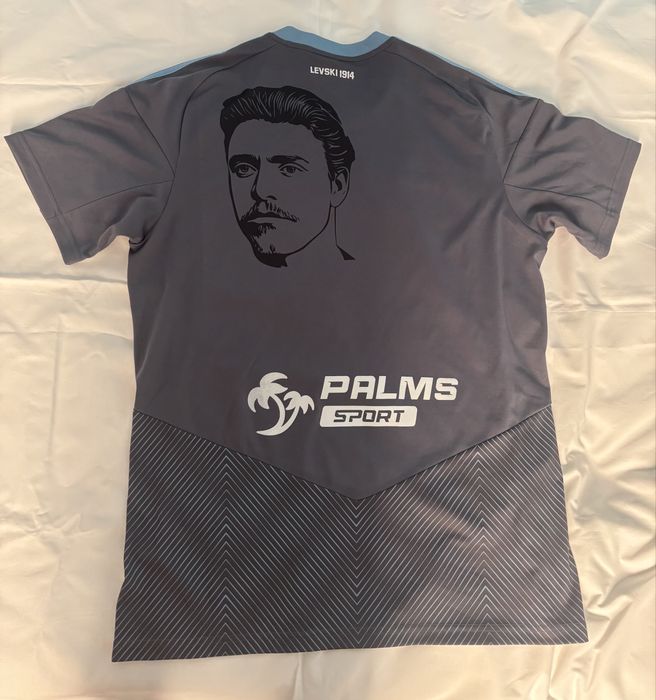 Лимитирана тениска на Левски „Поклон, Апостоле”