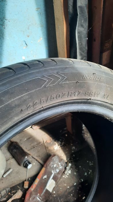 Продам резину R17. Цена 40000