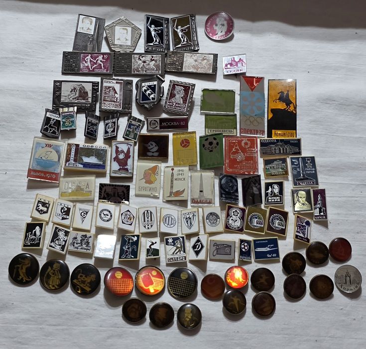 Коллекция значков На разные темы Цена за все значки