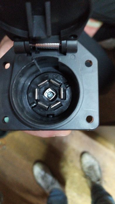 Электроразьемы  и адаптеры для прицепов