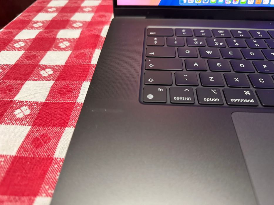 Macbook Pro 16 inch M3 Pro 18 Gb 512 SSD