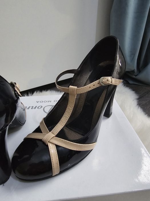 Pantofi din piele lacuita, de foarte buna calitate