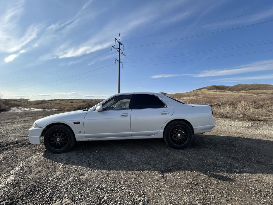 Nissan Skyline R33 седан