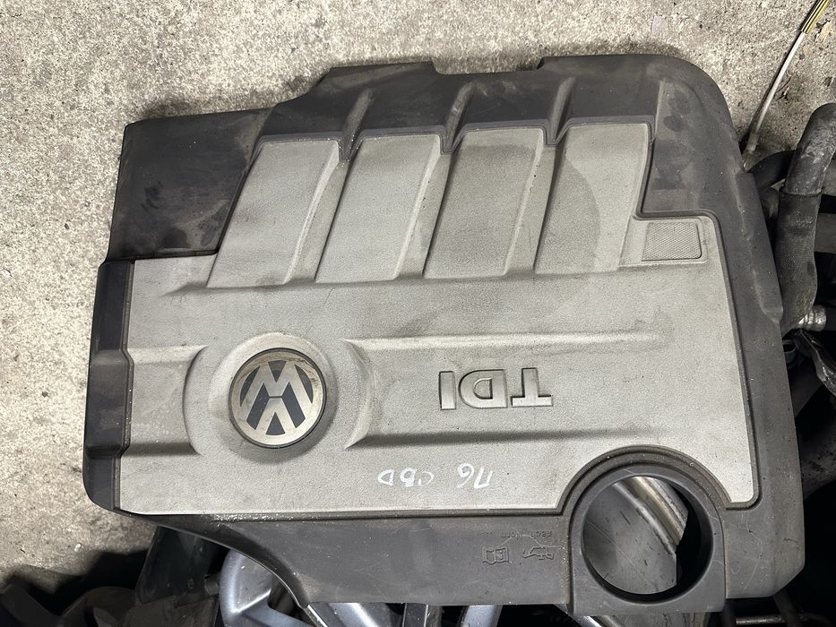 Декоративен капак двигател пасат б6 CBD  2007г