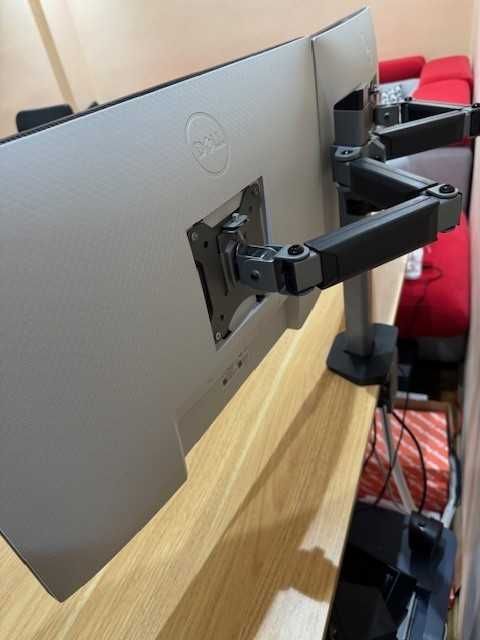 monitoare Dell 24 inch cu suport pentru jocuri sau lucru de acasa