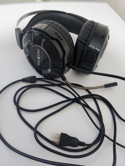 Наушники продам Moxom