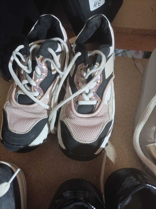 Обувки спортни и запазени