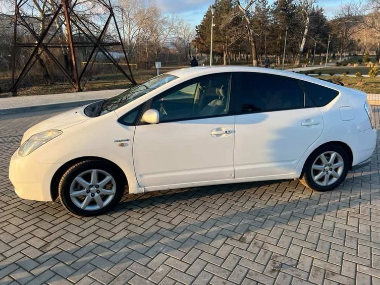 Toyota Prius 2009 – Baterii noi, stare foarte bună, consum mic