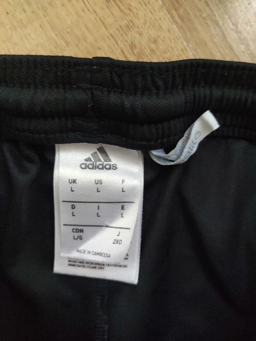 Pantaloni scurți Adidas mărimea L