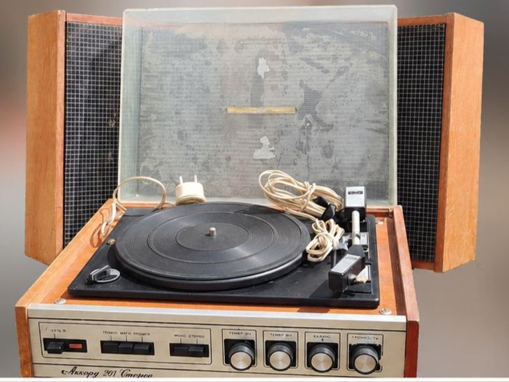 Pick-up Akkord 201 Stereo vintage sovietic cu boxe