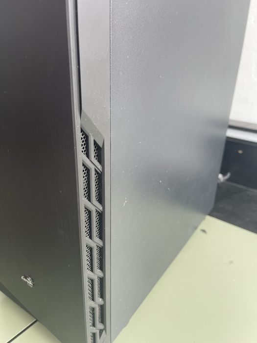 Carcasa Gaming PC Aerocool Rift RGB stare buna.