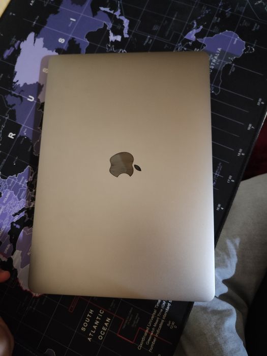 MacBook pro core i5 touchbar