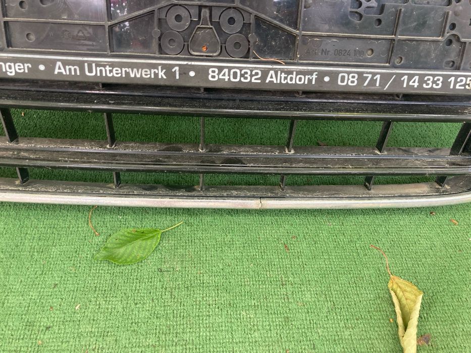 Audi  C7-Grilă centrală plus armătura bară față