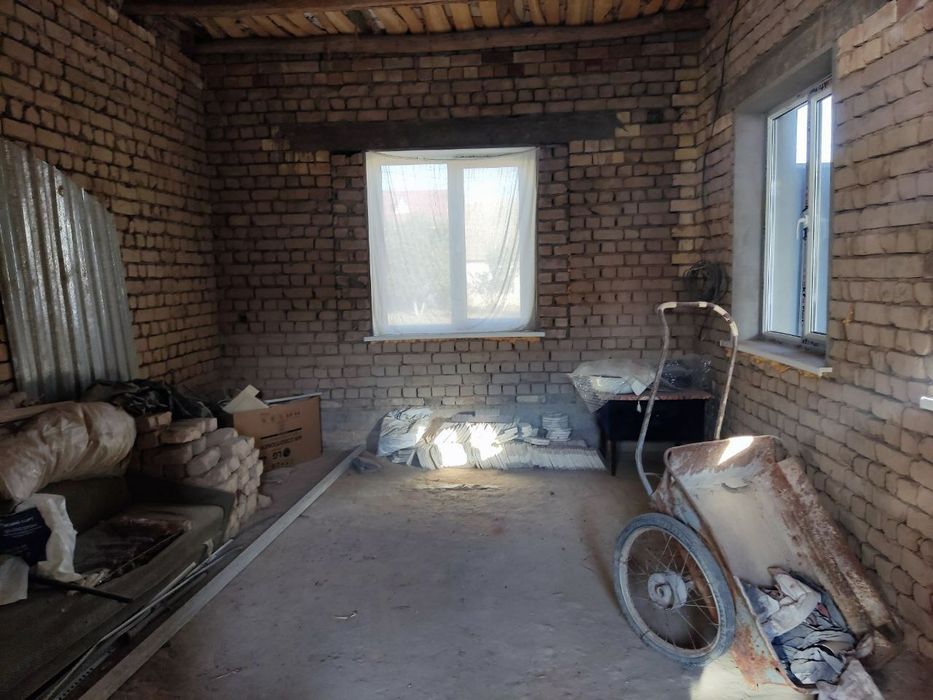 Продаётся дом в Янгиюле  ( 20 соток )