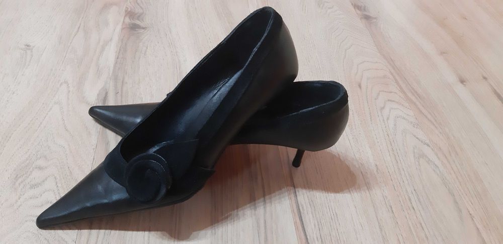 Обувки ЕСТЕСТВЕНА Кожа! Декорирани с Красиво Цвете от Набук! НОВИ! №36